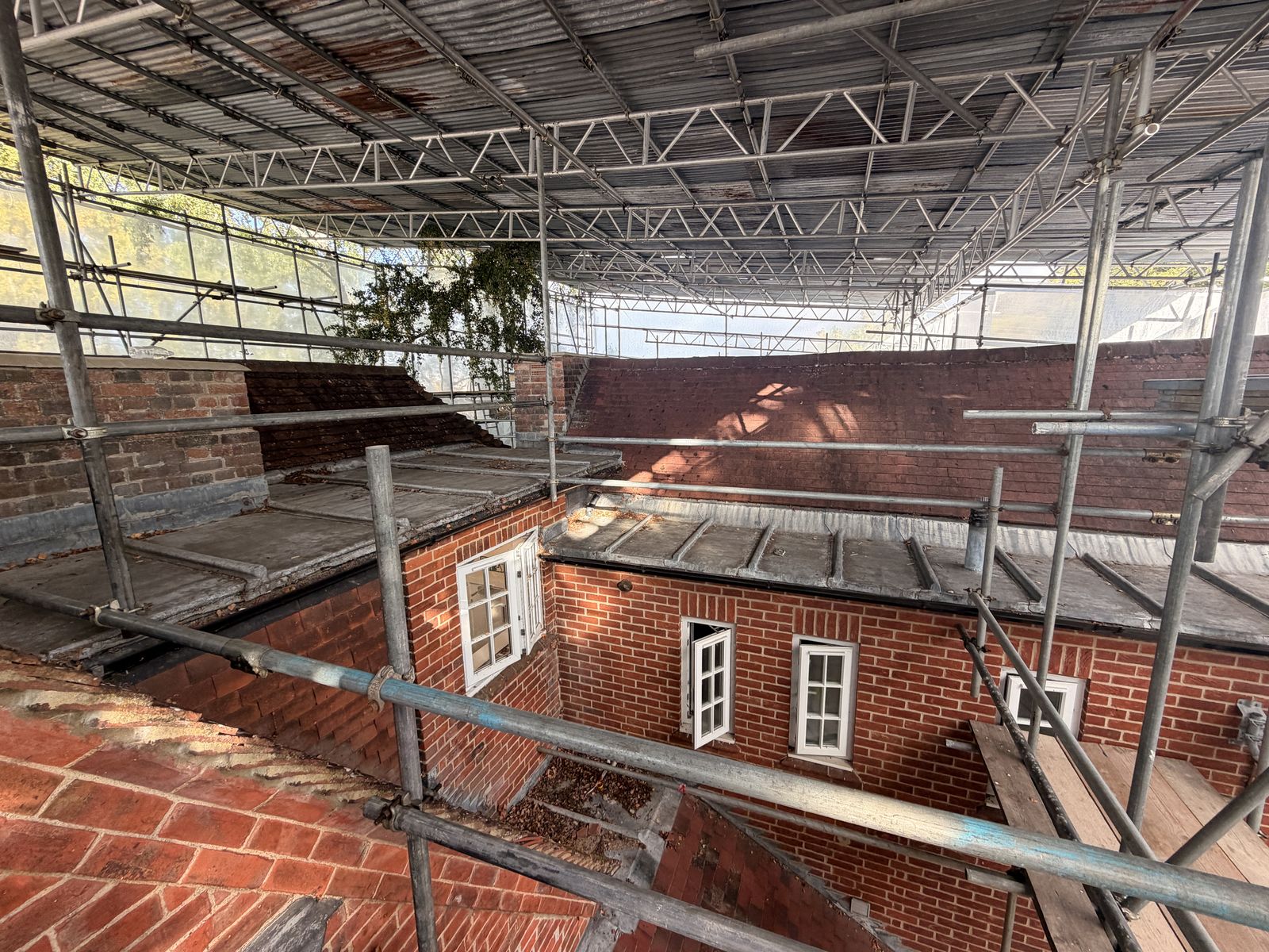 Flat roof areas between pitched slopes