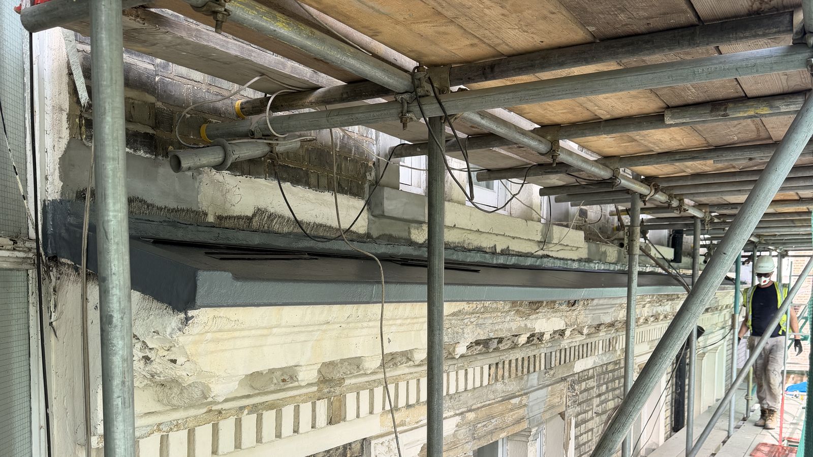 Front elevation of the block with scaffold in place